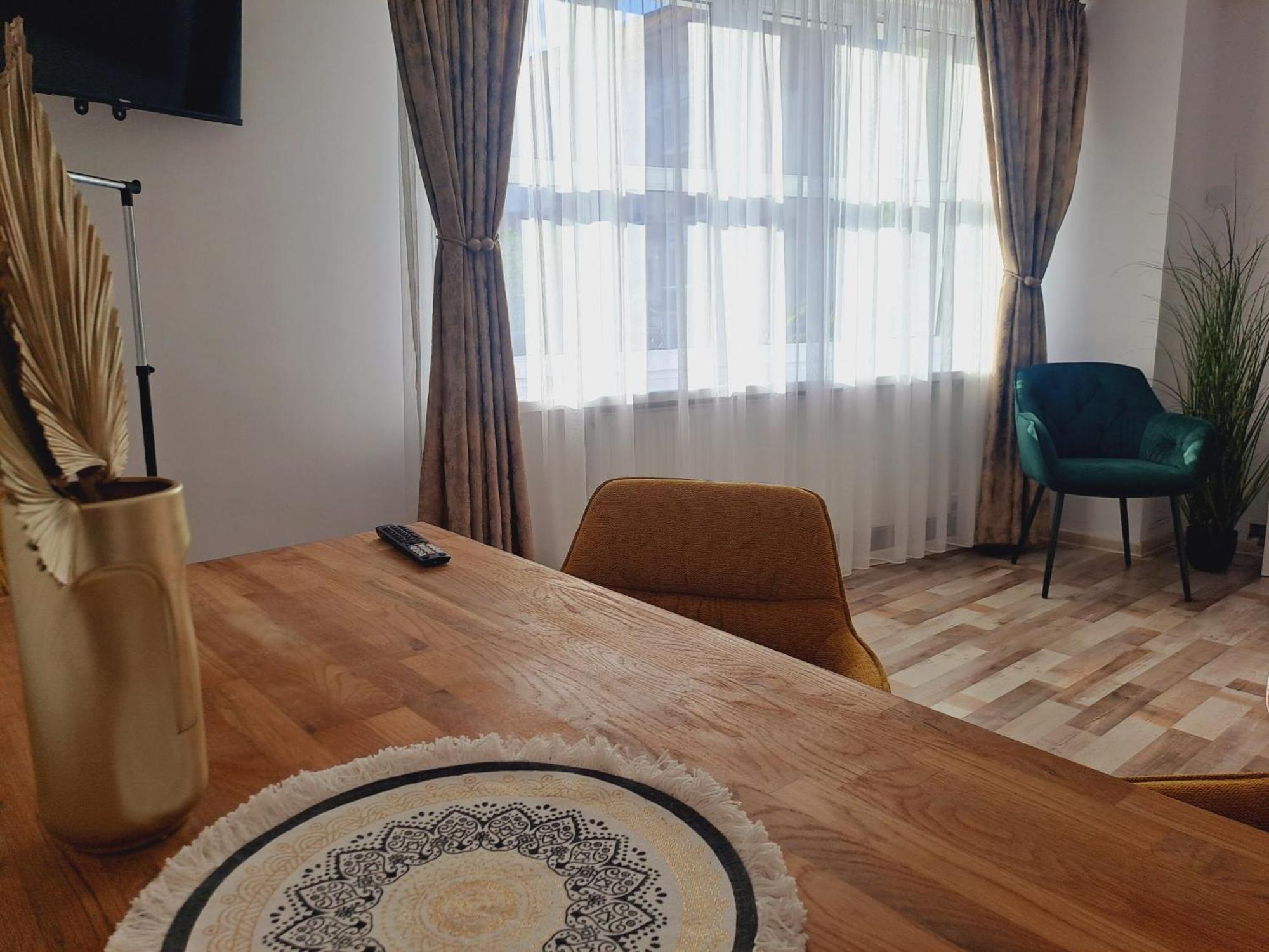 7 Level Central Apartments 미에르쿠리에씨우크 객실 사진